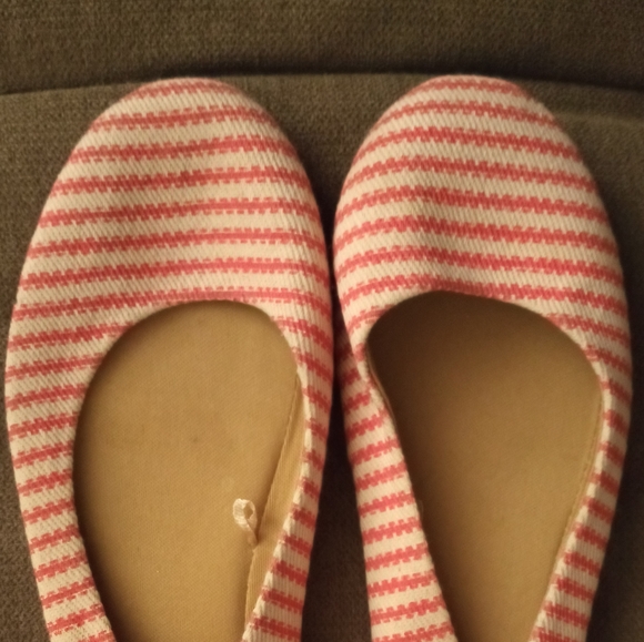 Women's Hot Pink and Off White Pinstripe Flats  Size 7 1/2 - Picture 3 of 3